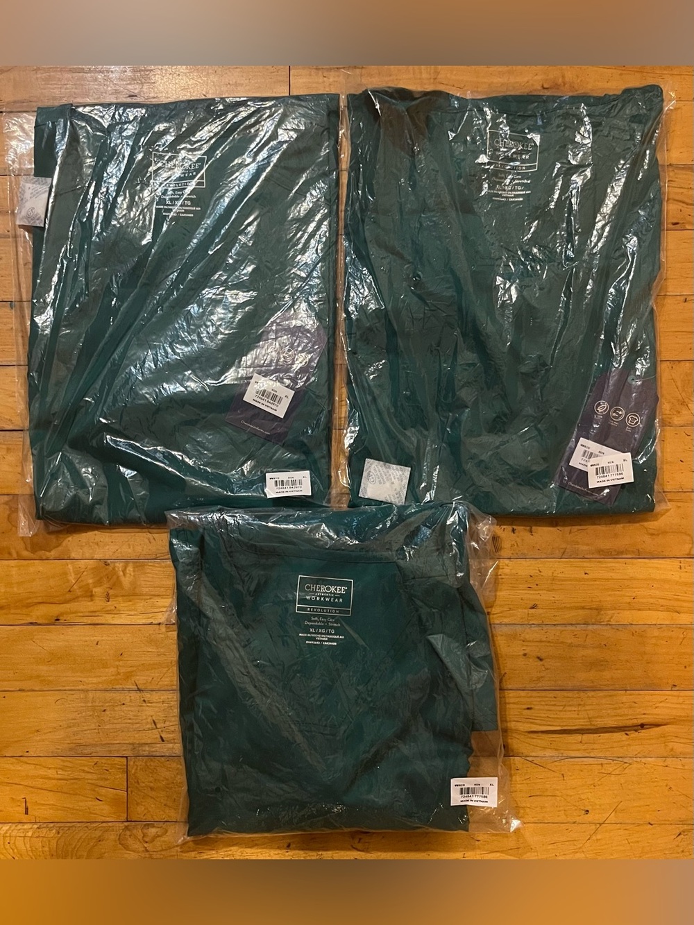 Cherokee Authentic Workwear Revolution Scrub Tops Green (XL) NWT’s Bundle of 3💚